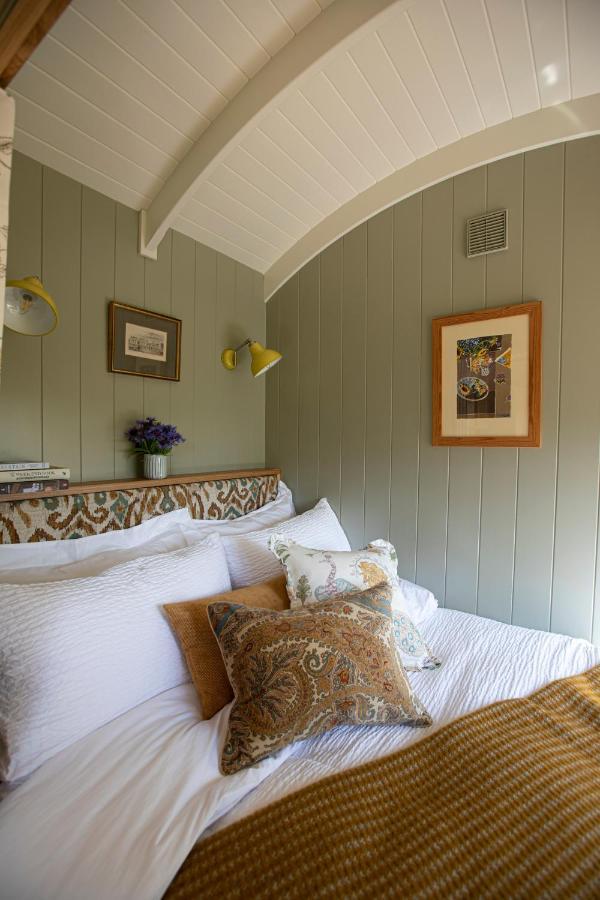Hill House B & B & Luxury Shepherds Huts Касл-Ком Екстер'єр фото